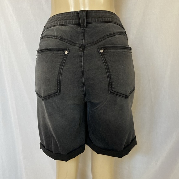 SALE!!! WIT & WISDOM Tummy Control Size 18W Black Vintage Shorts 7” Inseam NWOT - Picture 4 of 7